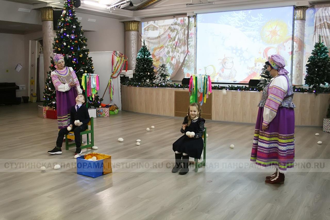 Дом культуры «Металлург» провёл для детей программу «Гуляют ребятки в зимние святки»
